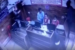 two-masked-miscreants-looted-80-thousand-from-money-transfer-shop-faridabad