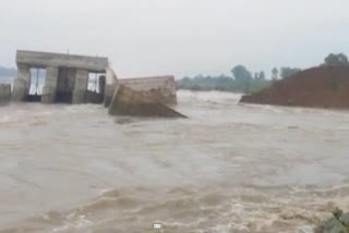 thenpennai-river-has-broken-the-water-is-flowing-out