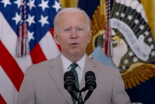 US court extends order pausing Biden's shot-or-test mandate for businesses