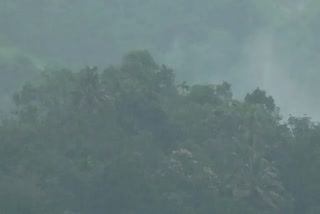 heavy rain idukki  red alert in idukki  heavy rain damages in hilly areas  heavy rain, red alert in idukki district  ഇടുക്കി അതിതീവ്ര മഴ  ഇടുക്കി ജില്ലയില്‍ റെഡ് അലേര്‍ട്ട് പ്രഖ്യാപിച്ചു  ഇടുക്കി റെഡ് അലേര്‍ട്ട്  ഇടുക്കി ജില്ലയില്‍ അതിതീവ്ര മഴ