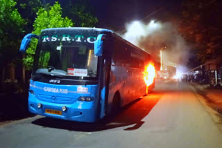 fire-accident-to-garuda-bus-at-vyra