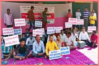 protests-at-netaji-statue-of-hojai