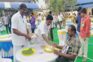 eating event Tamil Nadu  Man eats 19 Idly in 3 mins  Man eats 19 Idly in 3 mins news  eating event winner  Iddali eating event  തീറ്റ മത്സരം  ഇഡ്ഡലി തീറ്റ മത്സരം  ഇഡ്ഡലി തീറ്റ മത്സരം വിജയികള്‍  എങ്ങനെ ഇഡ്ഡലി തിന്നാം  വേഗത്തില്‍ ഇഡ്ഡലി തിന്നാം