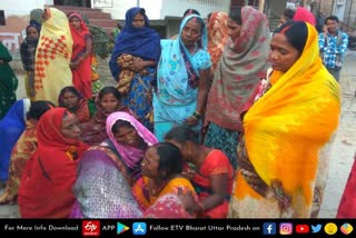 protest-after-woman-died-during-delivery-in-ballia