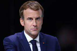 Macron tells Putin France ready to defend Ukraine's 'territorial integrity'