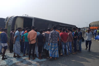 Bus Accident in Malda Englishbazar Two Passengers are Seriously Injured