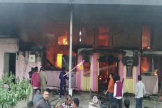 Fire in Vadodara :  મોટી કોરલ ગામના આશાપુરા માતાના મંદિરમાં ભીષણ આગ, જૂઓ વીડિયો