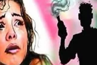 Delhi acid attack  acid attack latest news  Delhi acid attack on married women  acid attack denial on love  ആസിഡൊഴിച്ച് കൊന്നു  ആസിഡ് ആക്രമണം  പ്രണയം നിരസിച്ചതിന് ആസിഡ് ആക്രമണം  ആസിഡ് ആക്രമണം ഏറ്റവും പുതിയ വാര്‍ത്ത  ഡല്‍ഹിയില്‍ ആസിഡ് ആക്രണം  ആസിഡ് ആക്രമണത്തില്‍ യുവതി കൊല്ലപ്പെട്ടു വാര്‍ത്ത  ആസിഡ് ഒഴിച്ച് യുവതിയെ കൊലപ്പെടുത്തി വാര്‍ത്ത