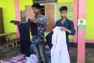 School Uniform distribution, parents complaints against school authority