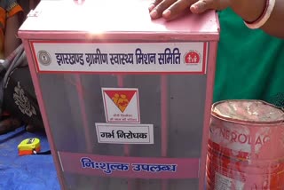 sakhi-saheli-furniture-producer-group-of-sahibganj-is-making-contraceptive-box-for-health-department