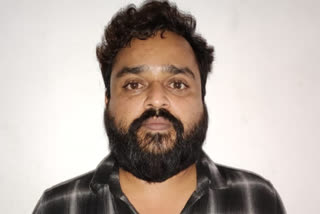 Visa fraud case Canada  Hyderabad Visa fraud case  keralite culprit arrested in Hyderabad  Neerchal kasargode Canada visa  Badiyadukka police Majeesh Manoharan  Ravindra Nayak from Neerchal  കാനഡയിലേക്ക് വിസ വാഗ്‌ദാനം  നീര്‍ച്ചാല്‍ സ്വദേശി  തിരുവനന്തപുരം സ്വദേശി വിസ തട്ടിപ്പ്  വിസ തട്ടിപ്പ് കേസ്  ഹൈദരാബാദ് മോദി ബില്‍ഡിങ്