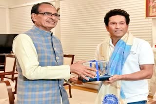 Sachin Tendulkar met  CM Shivraj Singh Chouhan