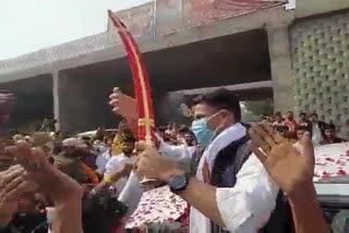 पायलट को भेंट की तलवार ,Sachin Pilot reached Bijay nagar , pilot welcome