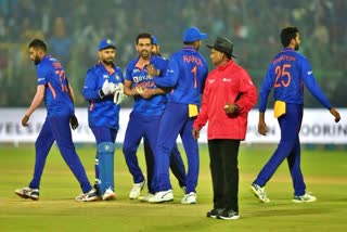 newzeland given a 165 run target to india in first t-20match