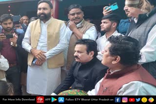 congress-delegation-reaches-to-meet-victims-family-pilibhit-murder-after-gangrape