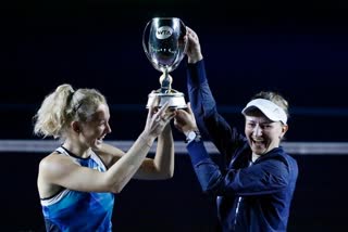 Elise Mertens  Barbora Krejcikova  Katerina Siniakova  WTA Finals doubles title  WTA Finals  ഡബ്ല്യുടിഎ ഫൈനൽസ്  ബാർബോറ ക്രെജിക്കോവ  കാതറിന സിനിയക്കോവ  എലിസ് മെർട്ടെൻസ്