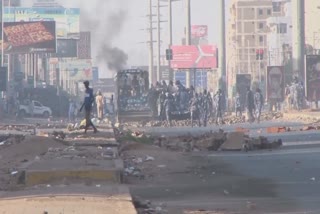 Stand-off between security forces and Khartoum protestors
