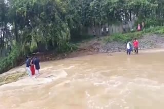 3 people who swept away in tumkur tumbadi lake water were rescued