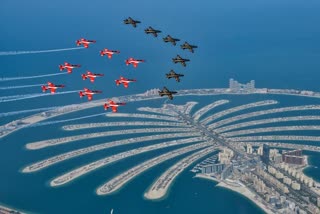 Dubai Air Show Dubai Air Show 2021: ଉଦଯାପନୀ ଦିବସରେ ଦୃଷ୍ଟି ଆକର୍ଷଣ କଲା ସୂର୍ଯ୍ୟକିରଣ ଓ ତେଜସ2021: ଉଦଯାପନୀ ଦିବସରେ ଦୃଷ୍ଟି ଆକର୍ଷଣ କଲେ ସୂର୍ଯ୍ୟ କିରଣ ଓ ତେଜସ