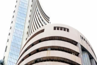 Closing Bell: Nifty ends below 18,000, Sensex falls 372 pts dragged by auto, metals