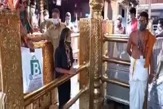 Youvasree sings devotional song  Four year old sings devotional songs at Sabarimala  Sabarimala  Sabarimala devotional song  Youvasree  Malikappuram  മാളികപ്പുറം  യുവശ്രീയുടെ ഗാനം  ടിവരും കണ്ണുകളിൽ ഓടിയെത്തും സ്വാമി  അയ്യപ്പന് മുന്നില്‍ സംഗീതാര്‍ച്ചന  ശബരിമയില്‍ നിന്നും ഗാനം ആലപിച്ച കുട്ടി