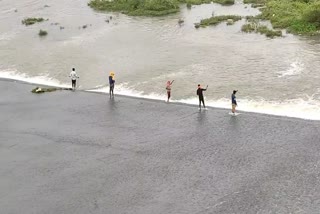 people-went-to-dam-to-fishing-in-davanagere