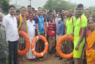 6 peoples rescued from flood