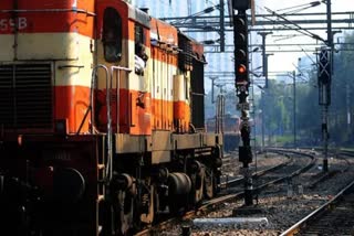 diesel locomotive derails