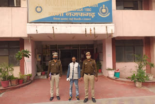 पुलिस गिरफ्त में आरोपी