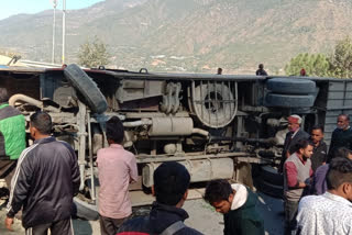 Bus overturns on Rishikesh-Gangotri highway