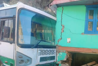 HRTC bus brake failed in Siraj of Mandi