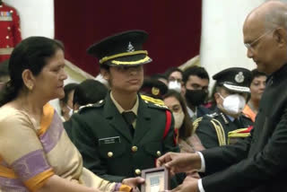 Late Major Dhoundiyal accorded Shaurya Chakra; wife, mother receive award