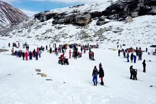 rohtang-pass-closed-to-vehicles-movement