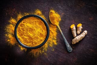 A Pinch Of Turmeric in you winter diet, winter diet, turmeric, what are the benefits of turmeric, how is turmeric good for health, how is turmeric good in winters, health benefits of turmeric, turmeric latte, turmeric milk, golden milk, health, fitness, health during winters, how to stay healthy in winters, col and cough, flu, digestion, nutrition, digestive health, diet, food