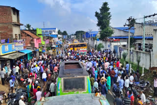 thirupattur news  thirupattur latest news  flood affected area  rain  heavy rain  thirupattur people strike  பொதுமக்கள் சாலை மறியல்  திருப்பத்தூரில் பொதுமக்கள் சாலை மறியல்  மழை நீரை அப்புறப்படுத்தக்கோரி பொதுமக்கள் சாலை மறியல்  கனமழை பாதிப்புகள்