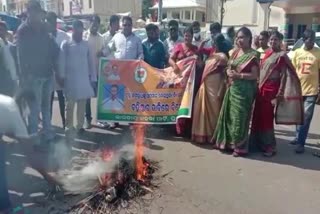 puri youth bjp protest against deputy speaker controversial statement of comparing god with cm naveen pattnaik