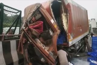 دودھ سے بھرا ٹرک حادثے کا شکار، کلینر ہلاک ڈرائیور کی حالت نازک