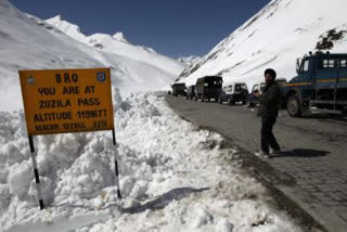 Srinagar shivers at minus 2.3, Drass in deep freeze at minus 12.8