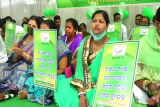 bjd protests in anugul against LPG price hike