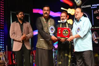 well known odia singer pranab pattnaik honored with Shantanu Award