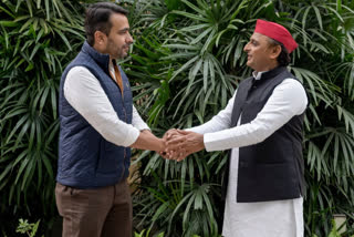 Akhilesh Yadav tweets photograph with Jayant Chaudhary