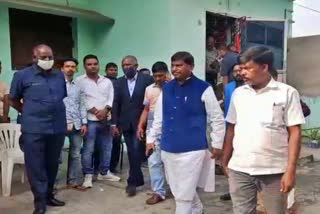 Arjun Munda met relatives of late former MLA Sadhu Charan Mahto