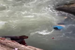 famous tourist place bhedaghat woman jumped in dhuandhar