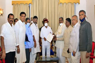 Congress delegation meets governor