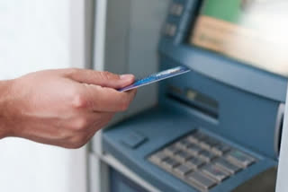 ATM fraudsters gang busted:اے ٹی ایم بدل کرنے رقم نکالنے والا گروہ گرفتار