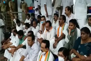 Congress ends sit-in strike  CI Sudhir suspended  Mofiya Parveen suicide  മൊഫിയ പർവീൺ ആത്മഹത്യ  ബെന്നി ബെഹനാൻ  Benny Behanan