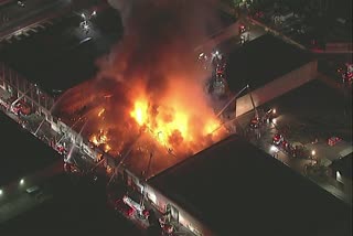 More than 100 firefighters battle Los Angeles building blaze