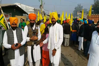 farmers-gather-at-singhu-border