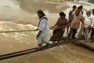 పేరూరు చెరువుకు గండి