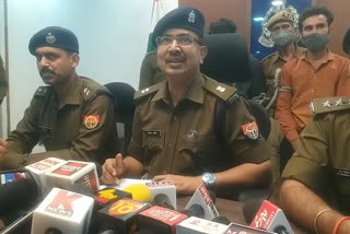 two man arrested for theft  moradabad crime news  etv bharat urdu news  چوری کے الزام میں دو نوجوان گرفتار  مرادآباد میں چوری کی واردات  مرادآباد میں دو چور گرفتار